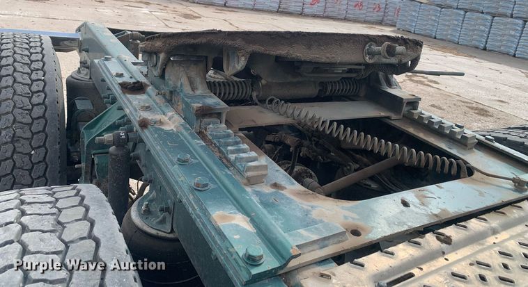 image for item JT9671 2004 Mack CH613 semi truck