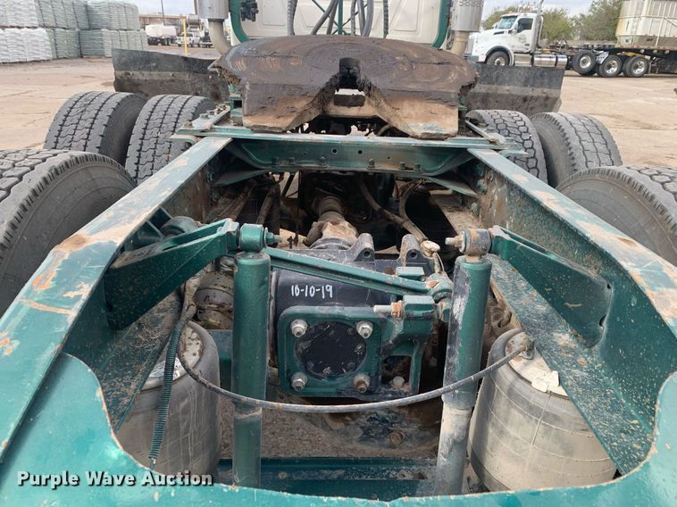 image for item JT9671 2004 Mack CH613 semi truck