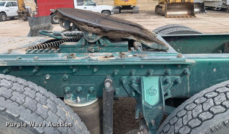 image for item JT9671 2004 Mack CH613 semi truck