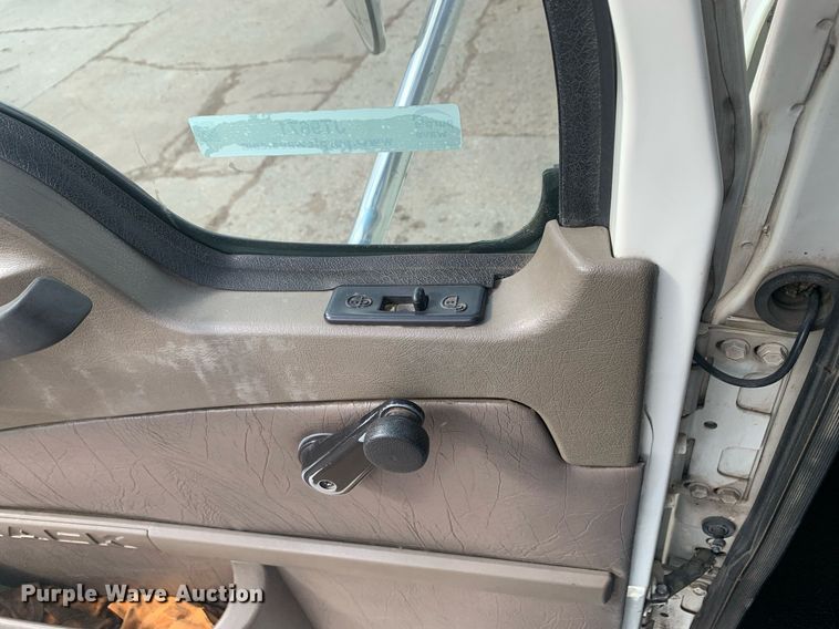 image for item JT9671 2004 Mack CH613 semi truck