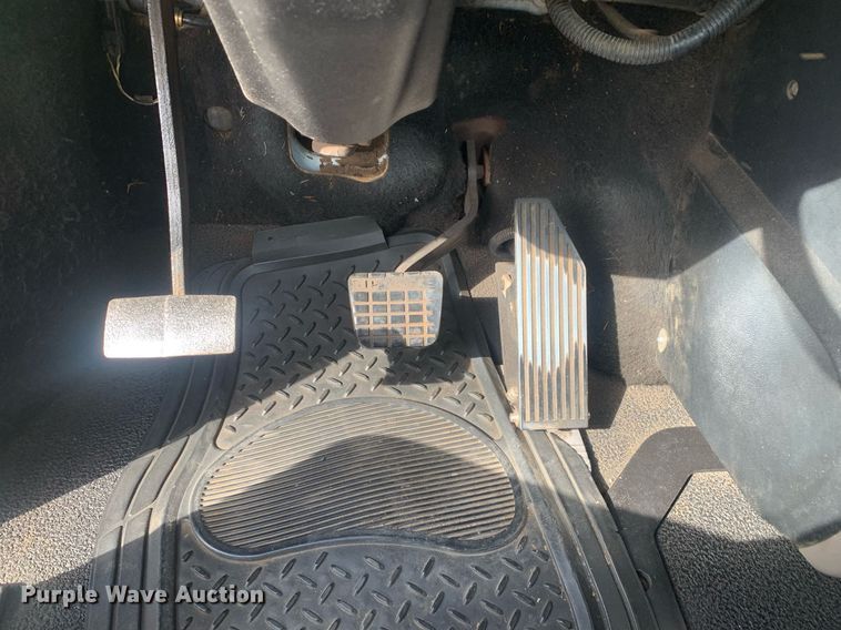 image for item JT9671 2004 Mack CH613 semi truck