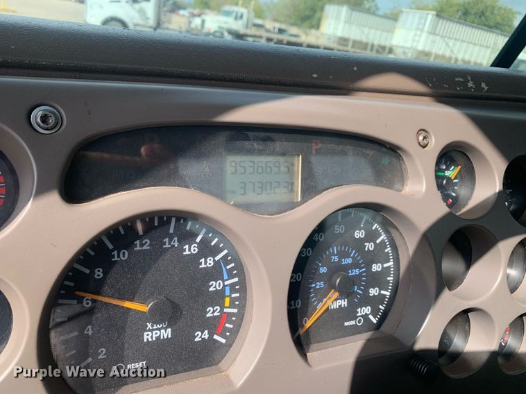 image for item JT9671 2004 Mack CH613 semi truck