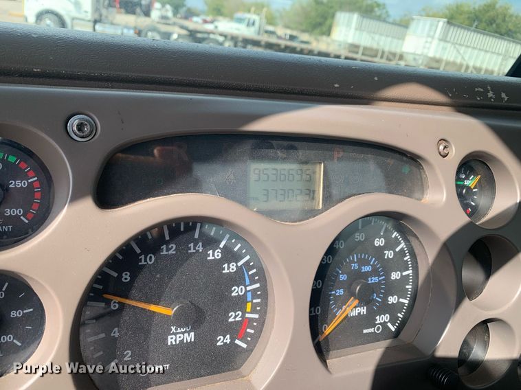 image for item JT9671 2004 Mack CH613 semi truck