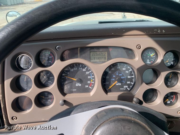 image for item JT9671 2004 Mack CH613 semi truck