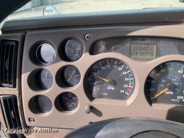 image for item JT9671 2004 Mack CH613 semi truck