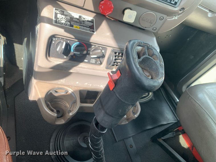 image for item JT9671 2004 Mack CH613 semi truck