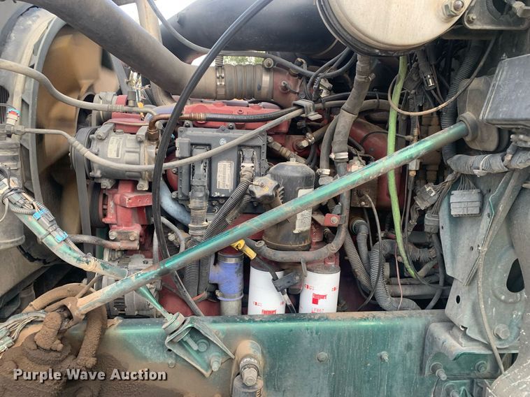 image for item JT9671 2004 Mack CH613 semi truck