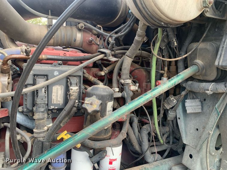 image for item JT9671 2004 Mack CH613 semi truck