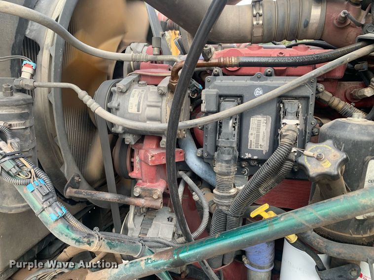 image for item JT9671 2004 Mack CH613 semi truck