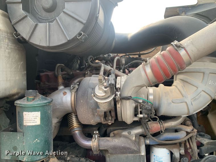 image for item JT9671 2004 Mack CH613 semi truck