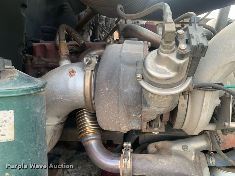 image for item JT9671 2004 Mack CH613 semi truck