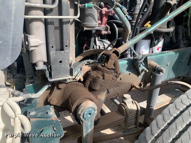 image for item JT9671 2004 Mack CH613 semi truck