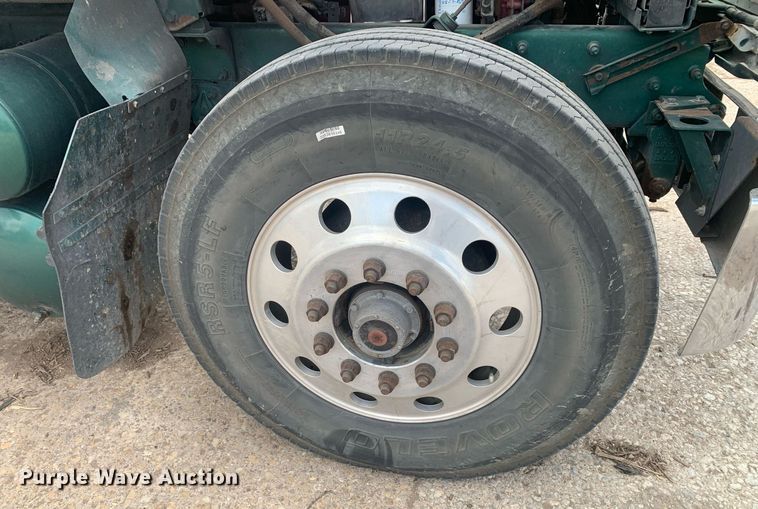 image for item JT9671 2004 Mack CH613 semi truck