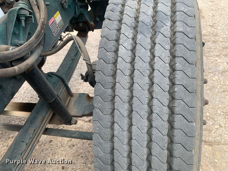 image for item JT9671 2004 Mack CH613 semi truck