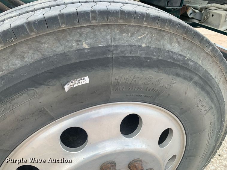 image for item JT9671 2004 Mack CH613 semi truck