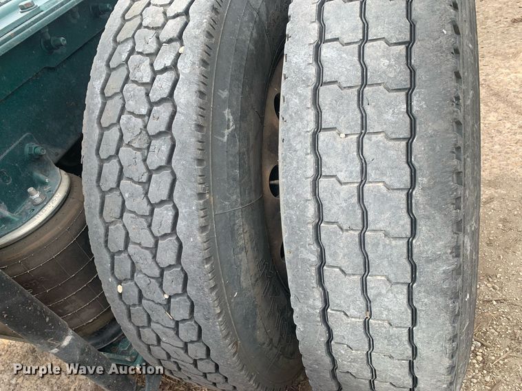 image for item JT9671 2004 Mack CH613 semi truck