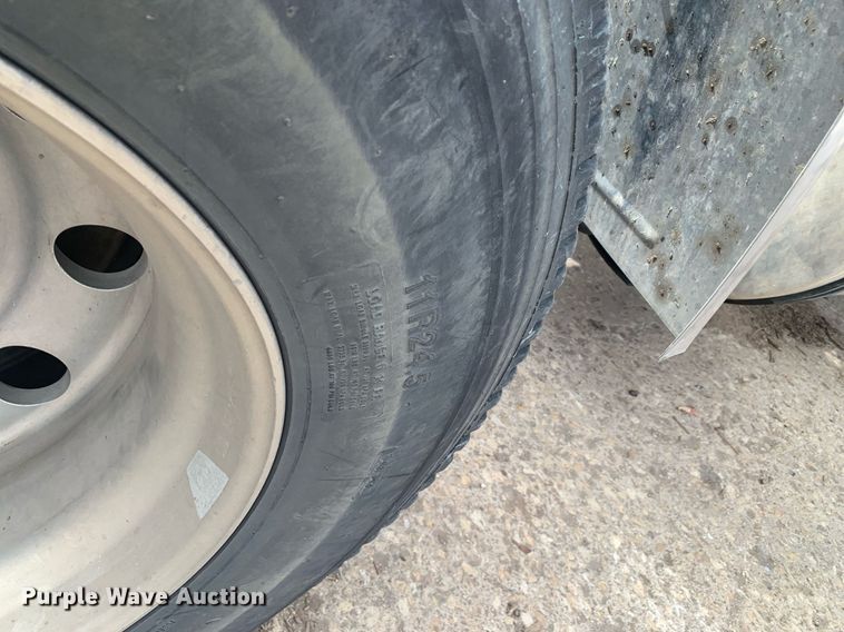 image for item JT9671 2004 Mack CH613 semi truck