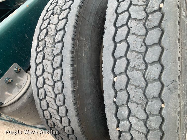 image for item JT9671 2004 Mack CH613 semi truck