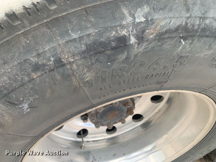 image for item JT9671 2004 Mack CH613 semi truck