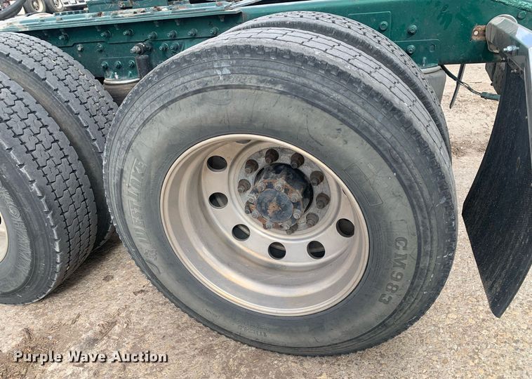 image for item JT9671 2004 Mack CH613 semi truck