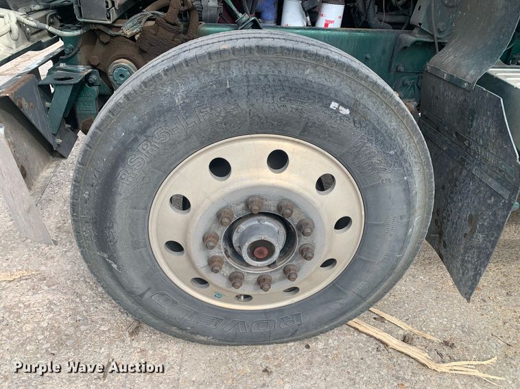 image for item JT9671 2004 Mack CH613 semi truck