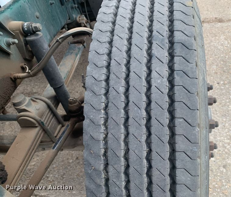 image for item JT9671 2004 Mack CH613 semi truck