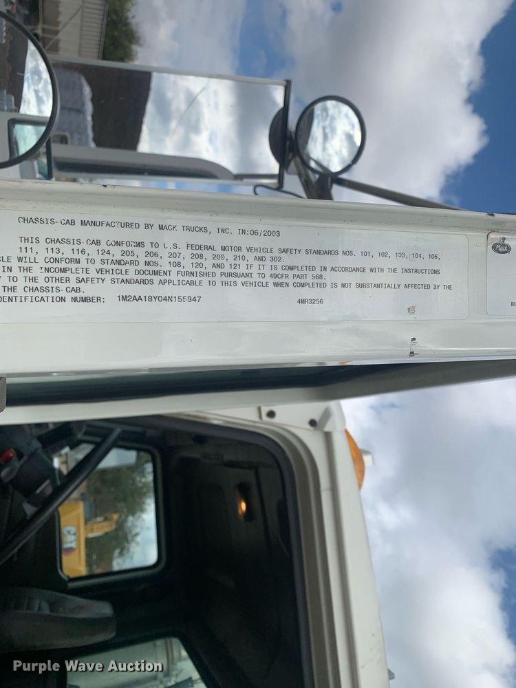 image for item JT9671 2004 Mack CH613 semi truck