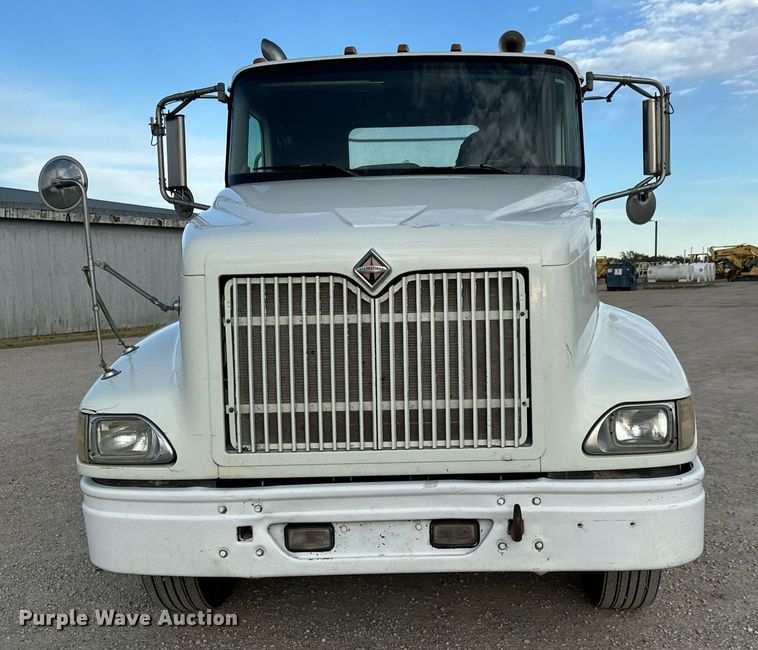 image for item MS9956 2003 International 9100i semi truck