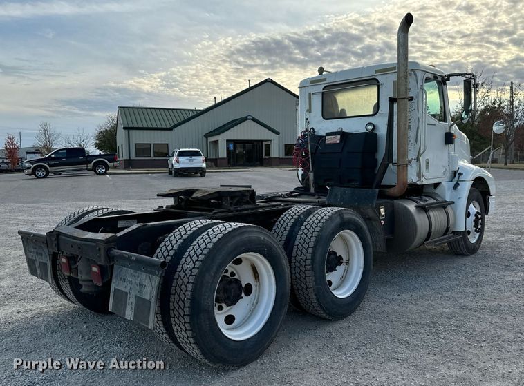 image for item MS9956 2003 International 9100i semi truck