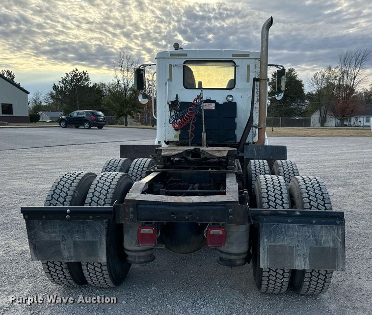 image for item MS9956 2003 International 9100i semi truck