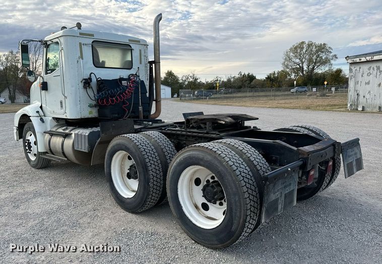 image for item MS9956 2003 International 9100i semi truck