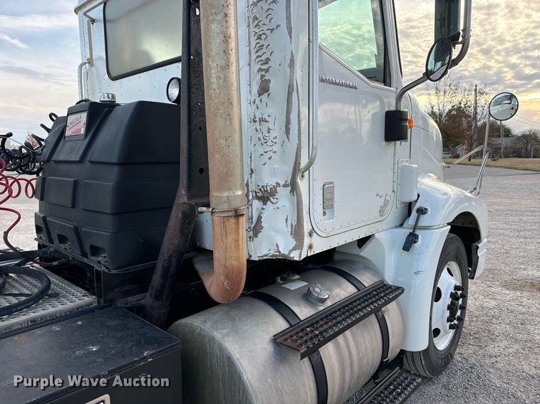 image for item MS9956 2003 International 9100i semi truck
