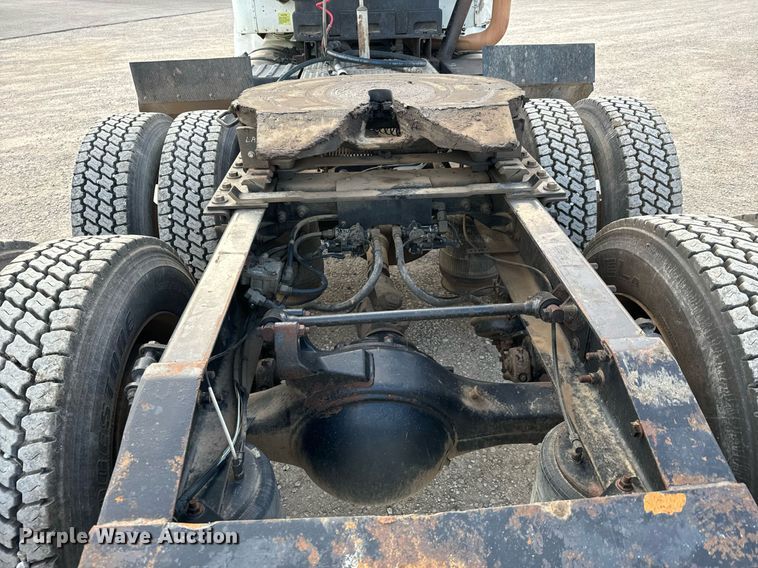 image for item MS9956 2003 International 9100i semi truck