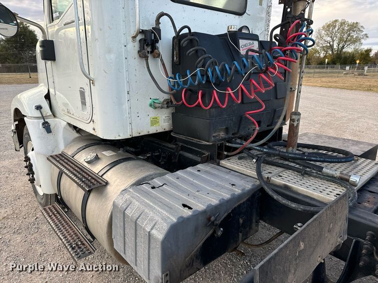 image for item MS9956 2003 International 9100i semi truck