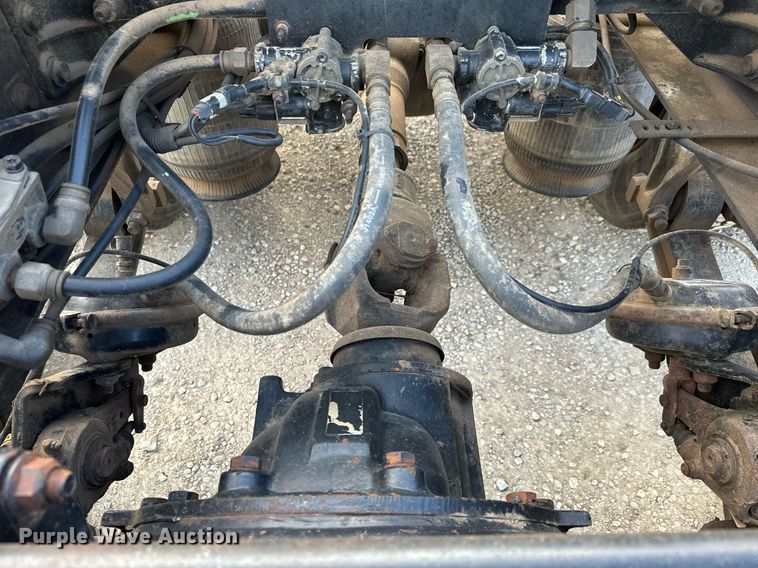 image for item MS9956 2003 International 9100i semi truck