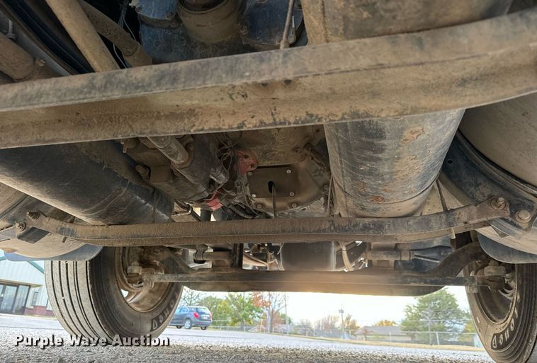 image for item MS9956 2003 International 9100i semi truck