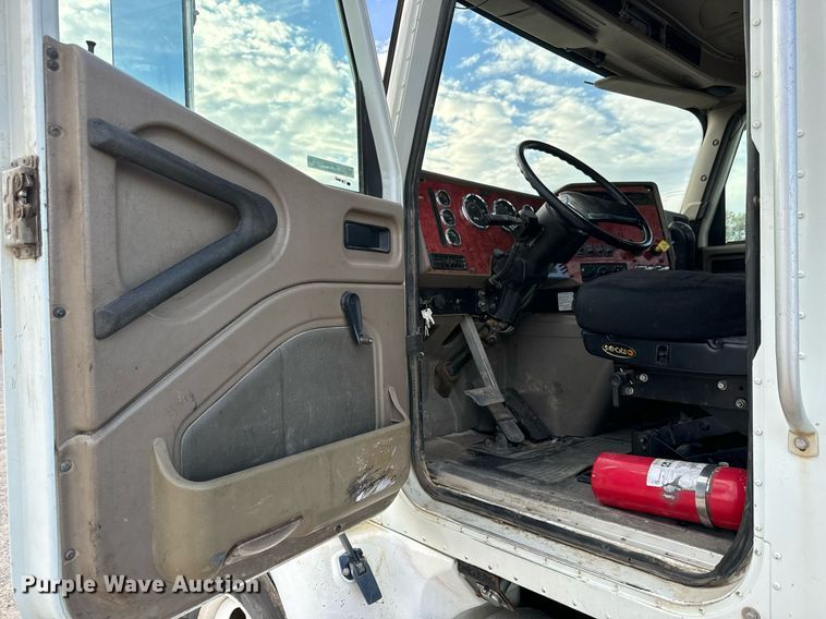 image for item MS9956 2003 International 9100i semi truck