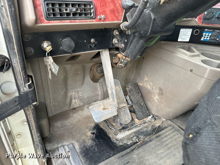 image for item MS9956 2003 International 9100i semi truck