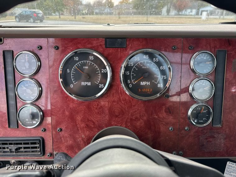 image for item MS9956 2003 International 9100i semi truck