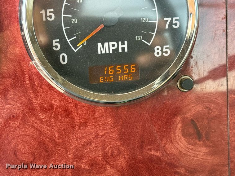 image for item MS9956 2003 International 9100i semi truck