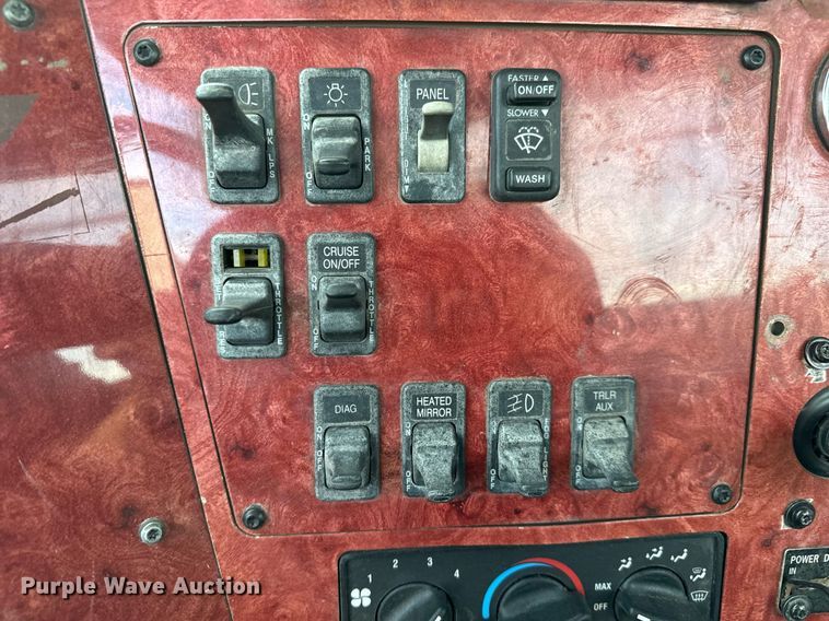 image for item MS9956 2003 International 9100i semi truck