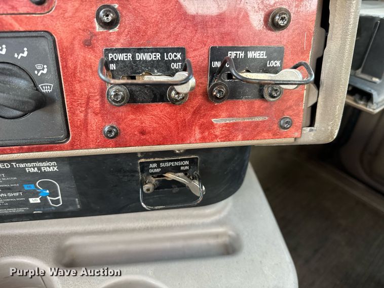 image for item MS9956 2003 International 9100i semi truck