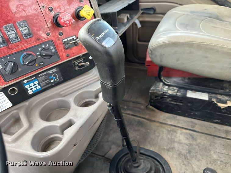 image for item MS9956 2003 International 9100i semi truck