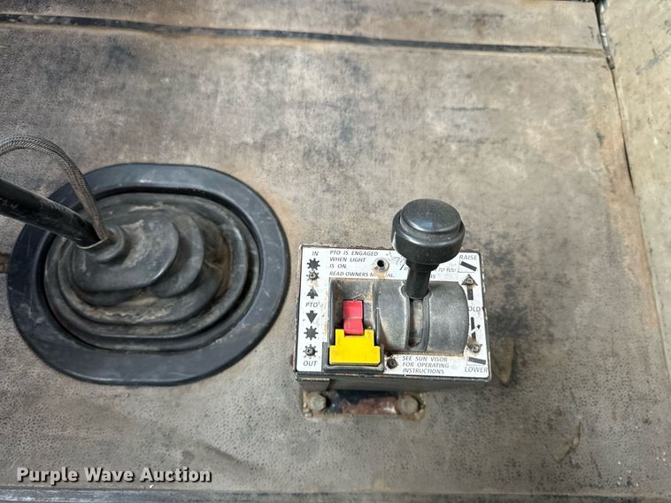 image for item MS9956 2003 International 9100i semi truck