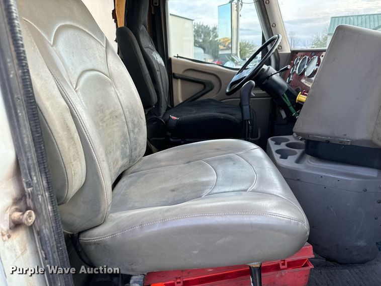 image for item MS9956 2003 International 9100i semi truck