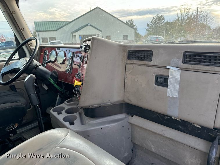 image for item MS9956 2003 International 9100i semi truck