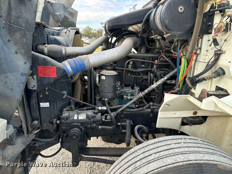 image for item MS9956 2003 International 9100i semi truck