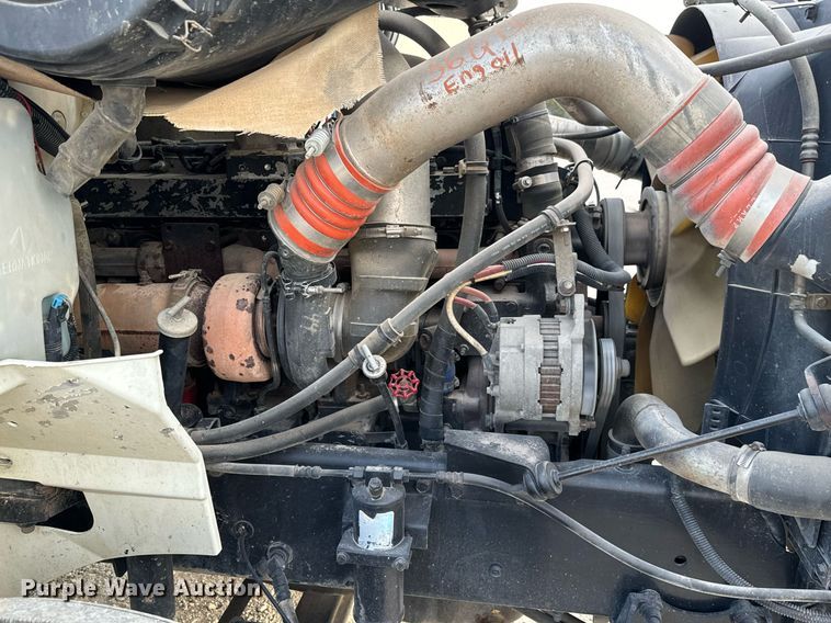 image for item MS9956 2003 International 9100i semi truck