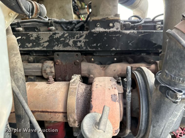 image for item MS9956 2003 International 9100i semi truck