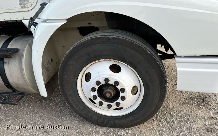 image for item MS9956 2003 International 9100i semi truck